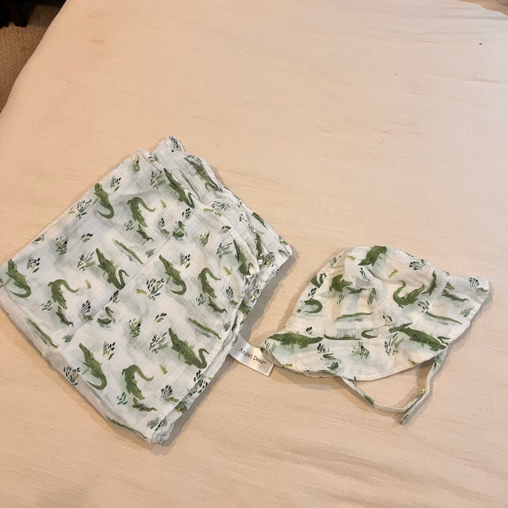 Angel dear - alligator swaddle and hat